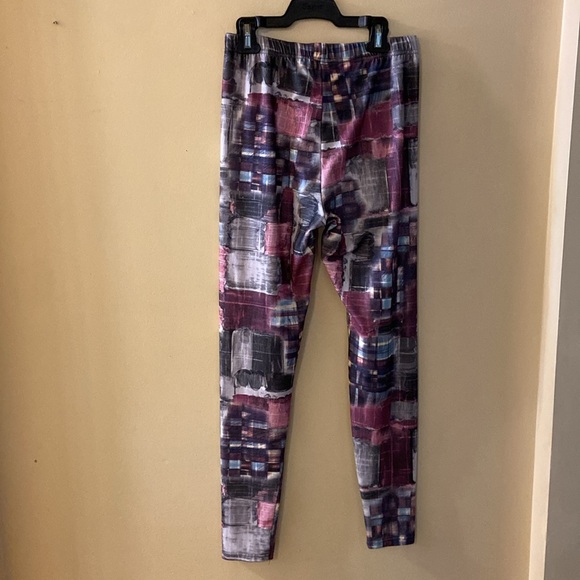 Modern plaid design leggings - size medium/ size 10/12 - Picture 3 of 5
